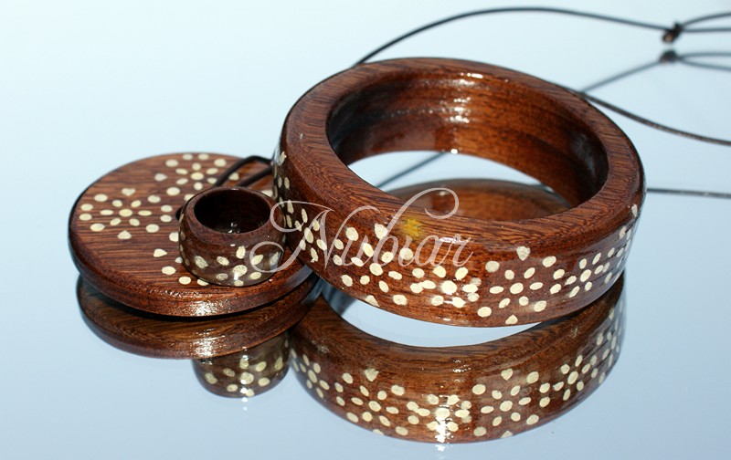 houten armband met bijpassende ring en hanger